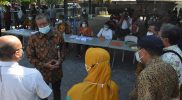 Walikota Yogyakarta, Haryadi Suyuti saat mengunjungi pelaksanaan vaksinasi di GL Zoo. (Nyatanya.com/Humas Pemkot Yogya)
