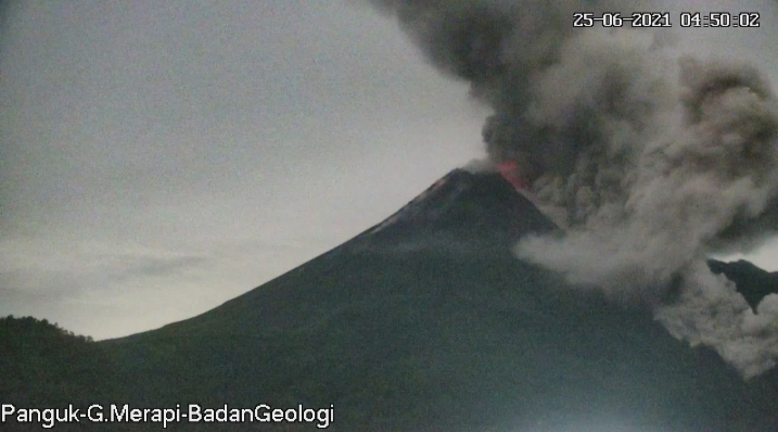 Visual Gunung Merapi pukul 04.50 WIB. (Foto: nyatanya.com/BPPTKG)