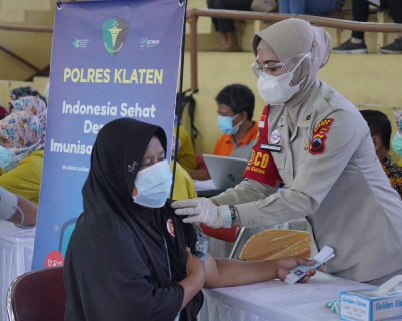 Kegiatan vaksinasi yang difasilitasi Polres Klaten. (Foto: nyatanya.com/Diskominfo Klaten)