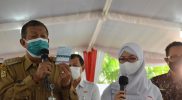 Walikota Yogyakarta Haryadi Suyuti saat meninjau pelaksanaan vaksinasi di SMAN 1 Yogyakarta. (Foto:nyatanya.com/Humas Pemkot Yogya)