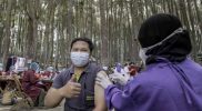Vaksinasi bagi pelaku pariwisata dan ekonomi kreatif digelar Dinas Pariwisata DIY di Kawasan Hutan Pinus Mangunan dan Geosite Ngingrong. (Foto:nyatanya.com/Humas Pemda DIY)