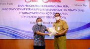 Perkumpulan Masyarakat Surakarta menyerahkan bantuan beras kepada Pemkot Surakarta. (Foto:nyatanya.com/Humas Pemkot Surakarta)