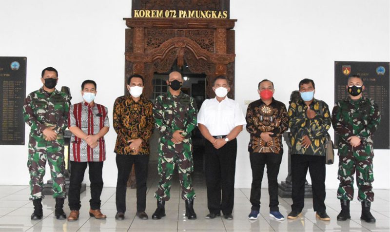 Komandan Korem 072/Pamungkas Kolonel Inf Afianto menerima Audiensi Persatuan Wartawan Nasrani (Pewarna) D.I Yogyakarta. (Foto: Dokumentasi Penrem072)
