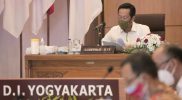 Sri Sultan Hamengku Buwono X dalam Rapat Koordinasi Evaluasi Pelaksanaan PPKM Level 3 dan 4 Jawa-Bali bersama Menkomarves RI, Luhut Binsar Panjaitan yang digelar daring. (Foto: Humas Pemda DIY)