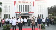 Luhut Binsar Pandjaitan secara resmi meluncurkan kereta api Yogyaakarta-YIA Kulonprogo. (Foto: Penrem 072/Pamungkas)