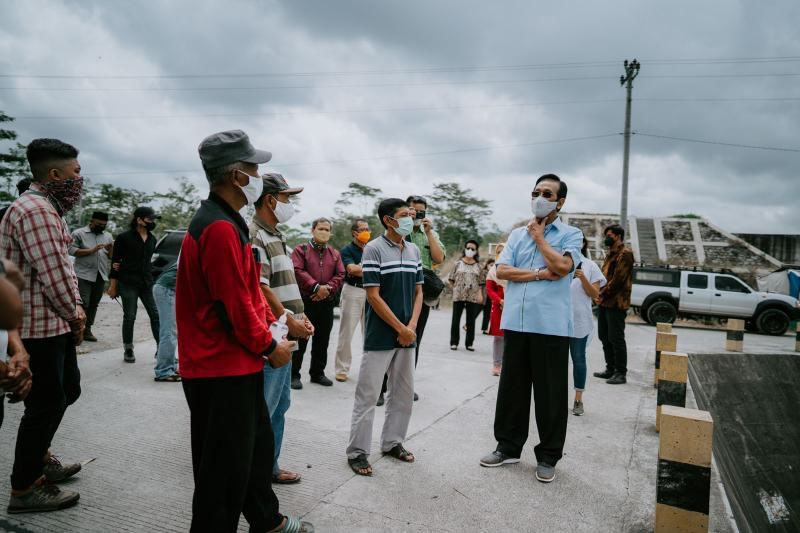 Sri Sultan meminta agar para penambang pasir yang menggunakan alat berat di sekitar lereng Gunung Merapi harus segera berhenti beroperasi. (Foto: Humas Pemda DIY)
