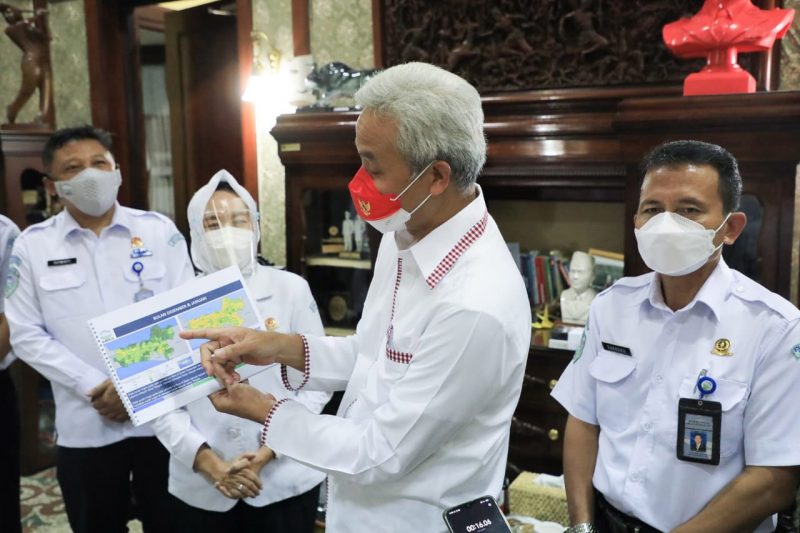 Gubernur Jateng Ganjar Pranowo menyampaikan apresiasi kepada BMKG, yang konsisten memberikan laporan terkait perkembangan dan perkiraan cuaca. (Foto: Humas Jateng)