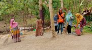 Paguyuban guru TK PAUD desa Nglobo, Kecamatan Jiken, Kabupaten Blora, mengadakan kegiatan temu kangen di wisata air panas Plumpung, Nglobo, Sabtu, (16/10/2021). (Foto: Priyo Puji R)