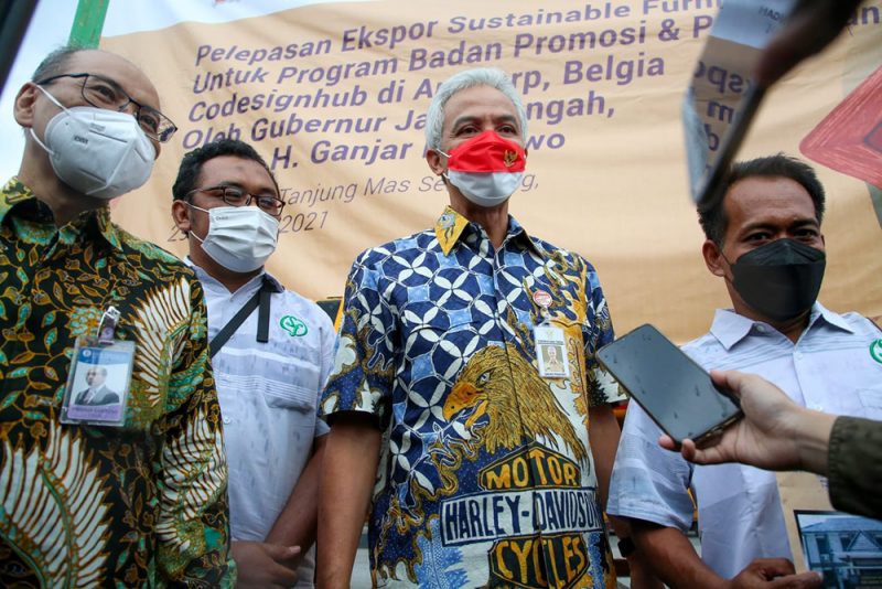 Gubernur Jawa Tengah Ganjar Pranowo mendukung keputusan pemerintah meniadakan cuti bersama untuk hari raya Natal 2021 dan tahun baru 2022. Ganjar mengimbau agar masyarakat berlibur dan beribadah di tempat masing-masing. (Foto: Humas Jateng)