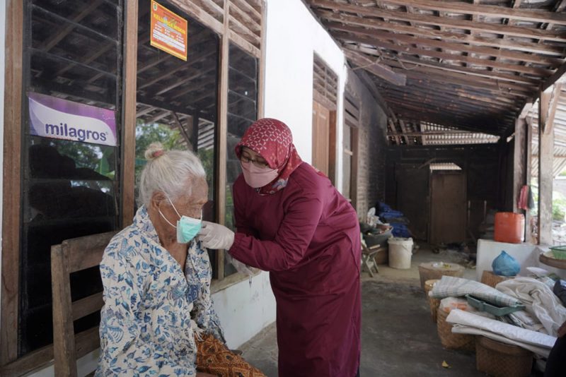 Tri dan tim program Safari Vaksin bertugas untuk jemput bola percepatan vaksinasi di Klaten. Terutama bagi warga yang berkebutuhan khusus seperti ODGJ dan kaum disabilitas. (Foto: Diskominfo Klaten)