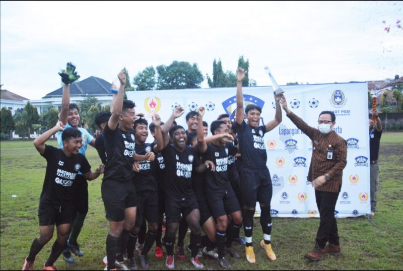 PS Mataram Manggala Utama GL Zoo meraih juara pertama setelah mengalahkkan PS Budi Oetomo Muda (BOM) pada turnamen sepakbola piala Walikota tahun 2021. (Foto: Humas Pemkot Yogya)