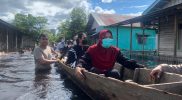 Polresta Palangka Raya terus bergerak menerjang banjir untuk membantu melakukan evakuasi warga. (Foto: MC Isen Mulang/HumasPolres)