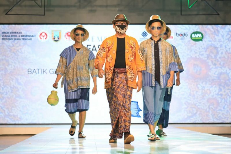 Rembang Fashion Parade 2021, jadi ajang melaunching brand “Batik Lasemku”. (Foto: Diskominfo Jateng)