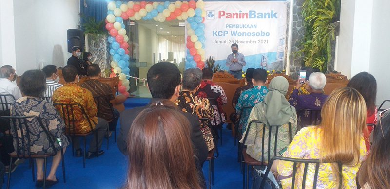 Bupati Wonosobo Afif Nurhidayat pada acara peresmian dan pembukaan gedung Bank Panin Kantor Cabang Pembantu (KCP) Wonosobo, Jumat (26/11/2021). (Foto:Doni Rahmanto/Diskominfo Kabupaten Wonosobo) 