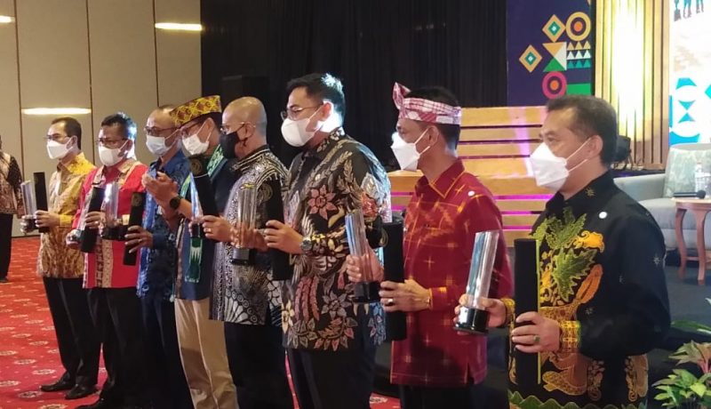Pemkab Wonosobo menerima penghargaan prestisius skala Nasional pada ajang Puncak Penetapan Kabupaten/Kota (KATA) Kreatif Tahun 2021 yang digelar di Swissbellroom Samarinda Kalimantan Timur, Selasa (30/11/2021). (Foto: Diskominfo Kab Wonosobo)