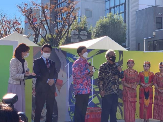 WaiWai World Fair sempat dihentikan selama masa pandemi. Namun, pada 2021 ini kembali digelar di depan sepanjang kantor wali kota Shizuoka. Di acara ini tim seni budaya Indonesia ikut ambil bagian. (Foto: Kemendikbudristek)