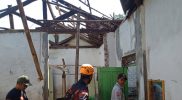 Salah satu kondisi rumah warga yang rusak akibat gempabumi M 5,1 di wilayah Jember Kamis, (16/12/2021). (Foto: BPBD Jember)