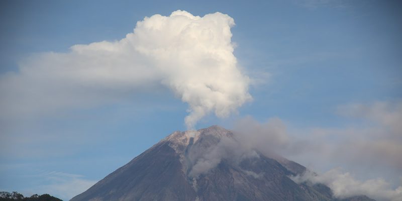 Kondisi Gunung Semeru pasca erupsi, Minggu (12/12/2021). (Foto: Komunikasi Kebencanaan BNPB)
