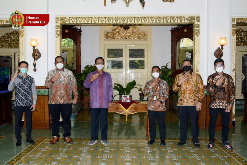 Gubernur DIY Sri Sultan HB X usai menerima kunjungan jajaran PT Pertamina Jateng-DIY. (Foto: Humas Pemda DIY)