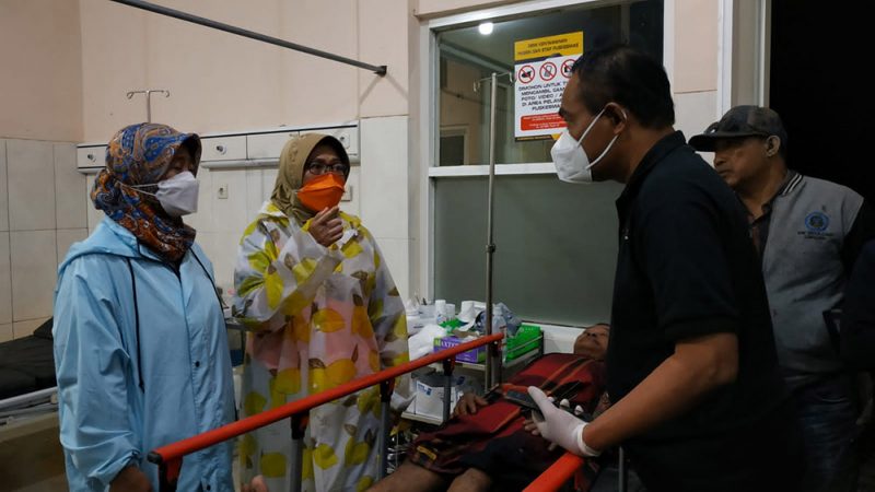 Pasca erupsi Gunung Semeru, dilaporkan sekitar 41 warga yang terluka (luka bakar) telah dibawa ke Puskesmas Penanggal. Untuk warga yang luka bakarnya parah dirujuk ke Rumah Sakit Umum dokter Haryoto, RS Bhayangkara dan RS Pasirian. (Foto: MC Kab Lumajang)