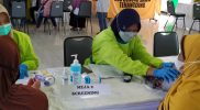 Meski capaian vaksinasi di Kabupaten Temanggung telah di atas 70 persen, namun Pemkab Temanggung terus mendorong warganya, terutama lansia untuk segera divaksinasi Covid-19. Mereka diharapkan datang ke sentra-sentra layanan vaksinasi yang disediakan. (Foto: MC Kab Temanggung)