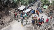 Proses pencarian dan evakuasi korban terdampak erupsi Gunung Semeru oleh tim satuan tugas gabungan, Senin (6/12/2021). (Foto: BPBD Provinsi Jawa Timur)