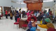 Ratusan anak usia sekolah dasar di Gugus IV Kapanewon Cangkringan mendapatkan vaksinasi Covid-19 dosis pertama pada Selasa (11/1/2022), di Kalurahan Kepuharjo, Kapanewon Cangkringan. (Foto: MC Kab Sleman)