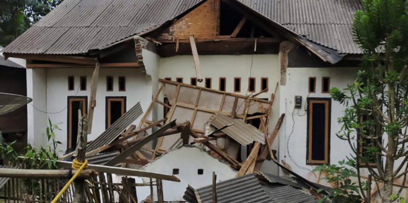 Kondisi kerusakan rumah warga paska gempabumi M 6,7 di Banten, Jumat (14/1/2022). (Foto: BPBD Kabupaten Pandeglang)