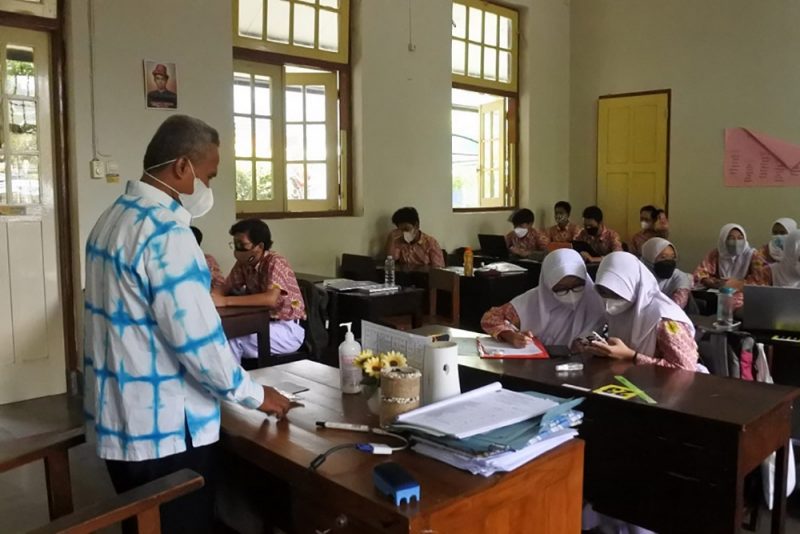 Sekolah di Kota Yogyakarta siap melaksanakan Pembelajaran Tatap Muka (PTM) 100 persen. Berbagai kesiapan telah dimatangkan, antara lain penegakan protokol kesehatan (prokes) serta memaksimalkan peran Satgas Covid-19 di sekolah. (Foto: Humas Pemkot Yogya)