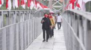 Ketua DPR RI, Puan Maharani resmikan jembatan gantung dukuh Girpasang, Tegalmulyo, Klaten pada Kamis (20/1/2022). (Foto: Diskominfo Klaten)