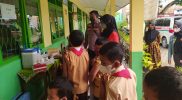 Sebanyak 127 anak SDN Mernung Kecamatan Cepu, Kabupaten Blora, mendapatkan vaksinasi Covid-19, Sabtu (22/1/2022). (Foto: MC Kab.Blora/Teguh)