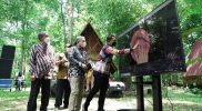 Wakil Bupati Danang Maharsa secara simbolis meluncurkan Calender of Event 2022 pariwisata Kabupaten Sleman di Ruas Bambu Nusa, Cangkringan, Sabtu (29/1/2022). (Foto: Humas Sleman)