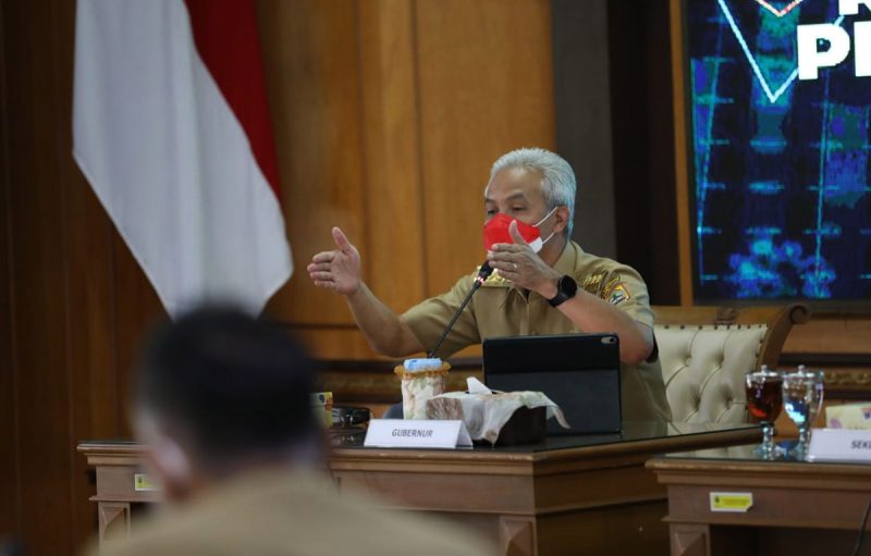 Gubernur Jawa Tengah, Ganjar Pranowo saat memimpin rapat penanggulangan Covid-19, di Kantor Gubernur, Senin (31/1/2022). (Foto: Diskominfo Jateng)