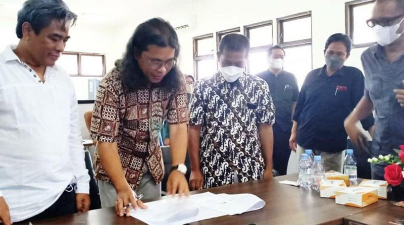 Program Studi Seni Murni FSRD ISI Surakarta melaksanakan penandatanganan Perjanjian Kerja Sama (PKS) dengan Prodi Tata Kelola Seni S-1 FSR ISI Yogyakarta.  (Foto: Dok ISI Surakarta)