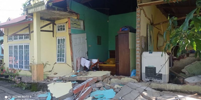 Sejumlah bangunan rusak akibat gempa di sejumlah wilayah Sumatra Barat pada Jumat (25/2/2022). Parameter gempa yang terjadi bermagnitudo (M)6,2 dan berlangsung pada pukul 08.39 WIB. (Foto: BPBD Sumatra Barat) 