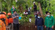 Dinas Lingkungan Hidup bersama komunitas relawan SAR Grabag menanam ribuan pohon di lereng Gunung Andong di Desa Tirto, Kecamatan Grabag, Jumat (25/2/2022). (Foto: humas/beritamagelang)