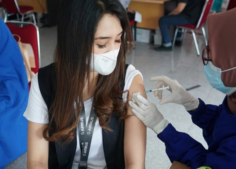 Pemerintah telah resmi menambahkan regimen vaksin lanjutan atau booster Covid-19, yakni vaksin Sinopharm. Dengan demikian ada enam jenis regimen vaksin booster yang digunakan di Indonesia. Namun begitu vaksin lanjutan yang digunakan berdasarkan ketersediaan disetiap daerah. (Foto: Kemenkes)
