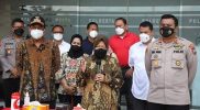 Menteri Sosial (Mensos) Tri Rismaharini mengimbau aparat penegak hukum memberikan hukuman maksimal kepada pelaku kekerasan terhadap perempuan dan anak, di Kabupaten Sidoarjo, Provinsi Jawa Timur. (Foto: ANTARA)