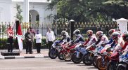 Presiden Jokowi melepas parade para pebalap MotoGP di Depan Istana Negara, Jakarta, Rabu (16/3/2022). (Foto: Humas Setkab/Agung)