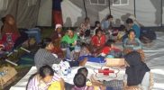 Warga terdampak banjir di Kabupaten Pandeglang mengungsi di tenda pengungsian yang didirikan BPBD setempat. Berdasarkan pendataan sementara terdapat 1.165 KK dan 1.165 unit rumah terdampak banjir tersebut. (Foto: BPBD Kab.Pandeglang)
