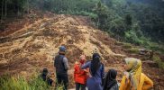 Guna mengantisipasi bencana alam di berbagai daerah rawan di Tanah Air, Kemensos mendirikan 854 Kampung Siaga Bencana (KSB) dan 208 lumbung sosial. (Foto: ANTARA)