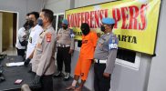 Tersangka pembunuh Budi Utomo dihadirkan dalam konfernsi pers yang digelar Polresta Yogyakarta. (Foto: Dok.Polresta Yogya)