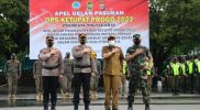 Apel gelar pasukan Operasi Ketupat Progo 2022 di halaman parkir Mandala Krida, Jumat (22/4/2022). (Foto: Pendim 0734)
