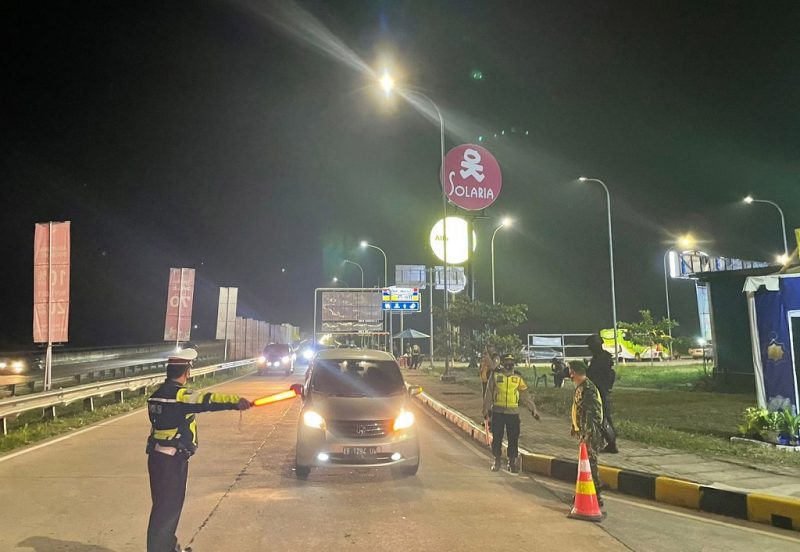Hingga H-3 Lebaran tercatat sekitar satu juta kendaraan pribadi yang telah masuk ke Jalan Tol Batang – Semarang. (Foto: MC Batang)
