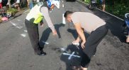 Polisi melakukan olah TKP kecelakaan di Kalibawang, Rabu (6/4/2022). Foto: Dok. Polres Kulon Progo