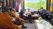 Pengurus DPP Walubi saat sowan Gubernur Ganjar Pranowo terkait pelaksanaan Hari Raya Waisak 2566 BE di Candi Borobudur. (Foto: Humas Jateng)