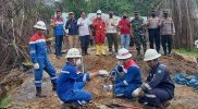 Pertamina EP Rantau Field dan Kerja Sama Operasi (KSO) Aceh Timur Kawai Energi, menutup sumur minyak ilegal yang pernah terbakar di Desa Mata Ie, Kecamatan Ranto Peureulak, Kabupaten Aceh Timur. (Foto: ANTARA)