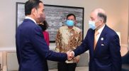 Presiden Jokowi ketika menerima kunjungan Chairman dan CEO Air Products, Seifi Ghasemi, di Hotel Ritz Carlton, Washington DC, Kamis (12/5/2022). Foto: BPMI Setpres