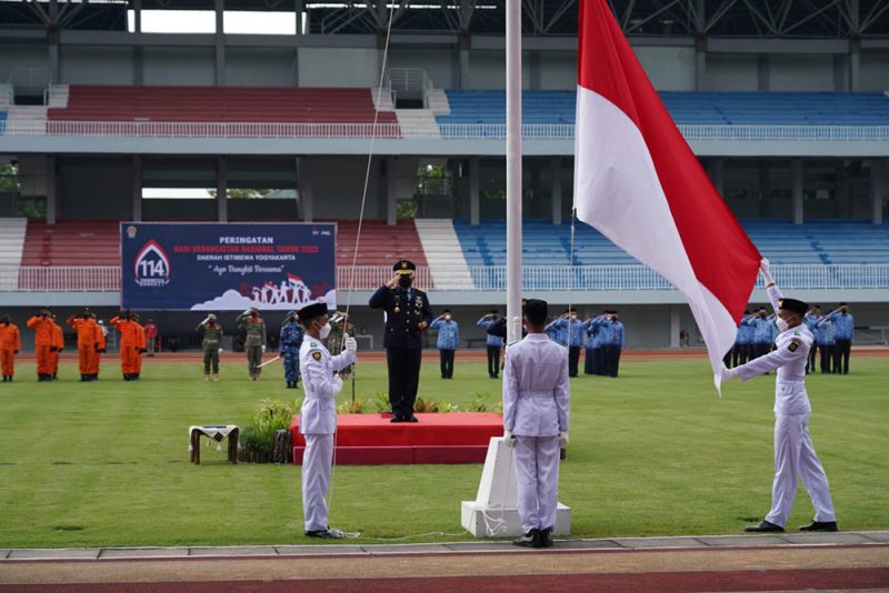 Upacara peringatan Hari Kebangkitan Nasional ke-114 yang digelar di Stadion Mandala Krida Yogyakarta, Jumat (20/5/2022). Foto: Penrem072/Pmk