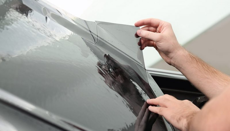 Banyak manfaat pemasangan kaca film bagi sebuah mobil. Foto: Ist/wuling.id